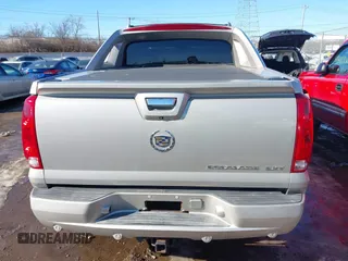 2008 Cadillac Escalade EXT z VIN 3GYFK62828G128252, wystawiony jako IAAI lot #41409193 z przebiegiem 151 328 mil mil oraz . Historia ofert i sprzedaży dostępna na DreamBid. Obrazek 16.