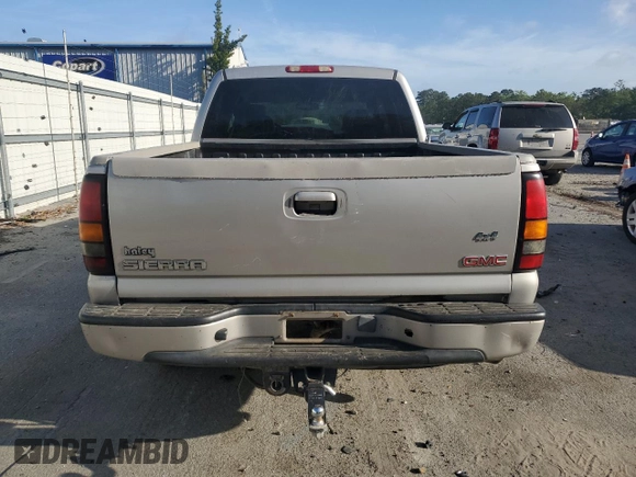 2005 GMC Sierra Denali z VIN 2GTEK63N551369622, wystawiony jako Copart lot #51992945 z przebiegiem 165 971 mil mil oraz Szkody całkowita. Historia ofert i sprzedaży dostępna na DreamBid. Obrazek 6.