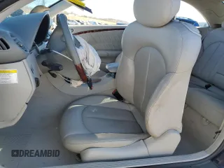 2005 Mercedes-Benz CLK 320 z VIN WDBTJ65J25F129259, wystawiony jako Copart lot #83461304 z przebiegiem Nie podano mil oraz Szkoda całkowita • Salvage title. Historia ofert i sprzedaży dostępna na DreamBid. Obrazek 7.