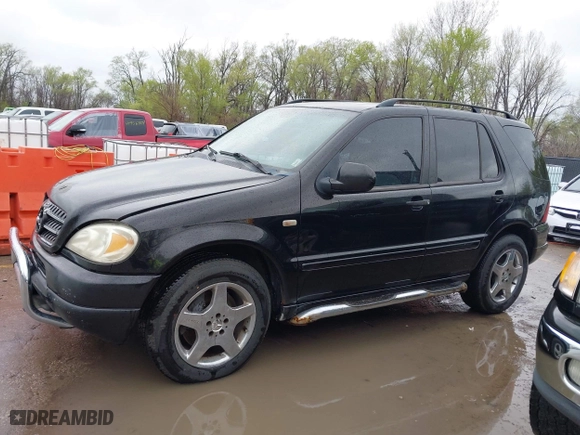 2001 Mercedes-Benz M-Class with VIN 4JGAB72E41A275216, listed as a IAAI auction lot 41953087 with 243,589 mi miles. Bid and sale history available at carsss.com. Image 14.
