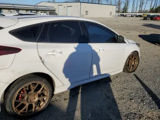 2015 Ford Focus ST with VIN 1FADP3L99FL266011, listed as a Copart auction lot 45046835 with 0 mi miles and Salvage Title. Bid and sale history available at carsss.com. Image 10.