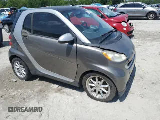 2009 Smart fortwo Pure z VIN WMEEJ31X79K268191, wystawiony jako Copart lot #61767475 z przebiegiem 221 317 mil mil oraz Czysty tytuł • Clean title. Historia ofert i sprzedaży dostępna na DreamBid. Obrazek 4.