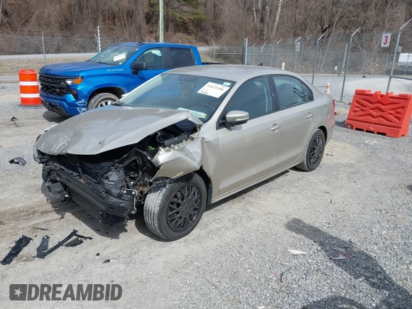 2014 Volkswagen Jetta Sedan SE w/Connectivity with VIN 3VWD07AJ9EM248024, listed as a IAAI auction lot 41621186 with 130,886 mi miles. Bid and sale history available at carsss.com. Image 19.