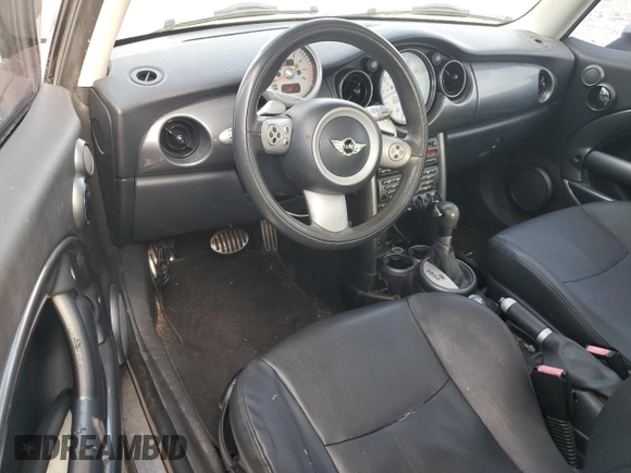 2006 MINI Hardtop S z VIN WMWRE33576TJ36468, wystawiony jako Copart lot #47862595 z przebiegiem 123 797 mil mil oraz Szkoda całkowita • Salvage title. Historia ofert i sprzedaży dostępna na DreamBid. Obrazek 8.