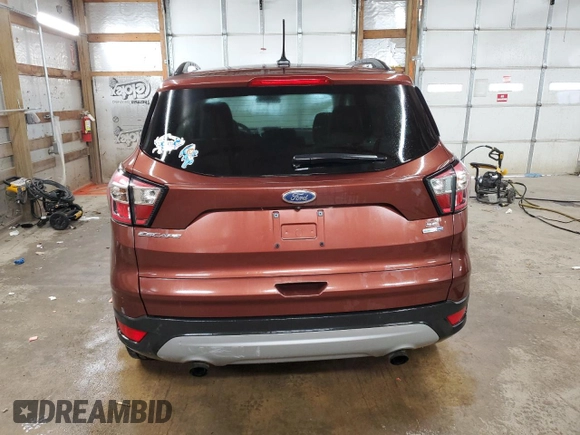 2018 Ford Escape SE z VIN 1FMCU9GD2JUA21582, wystawiony jako Copart lot #56165155 z przebiegiem 88 881 mil mil oraz Czysty tytuł • Clean title. Historia ofert i sprzedaży dostępna na DreamBid. Obrazek 6.