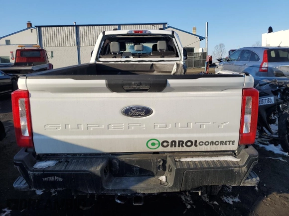 2023 Ford F-250 XL z VIN 1FT7W2BA9PEC16022, wystawiony jako Copart lot #42294015 z przebiegiem Nie podano mil oraz Szkoda całkowita • Salvage title. Historia ofert i sprzedaży dostępna na DreamBid. Obrazek 6.