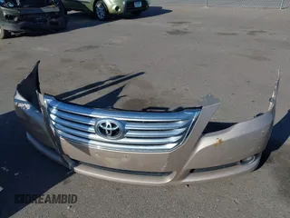 2008 Toyota Avalon XL z VIN 4T1BK36B48U256087, wystawiony jako IAAI lot #42186677 z przebiegiem 191 974 mil mil oraz . Historia ofert i sprzedaży dostępna na DreamBid. Obrazek 12.