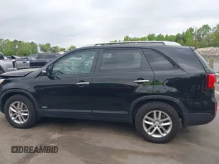 2015 Kia Sorento LX with VIN 5XYKTDA63FG570085, listed as a IAAI auction lot 42031786 with 181,652 mi miles and . Bid and sale history available at DreamBid. Image 15.