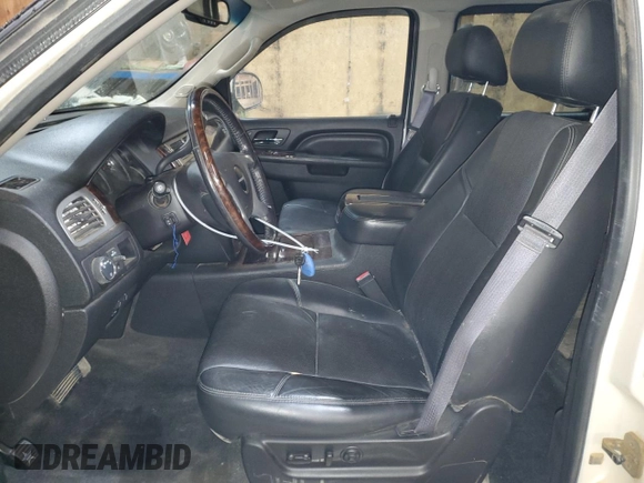2013 GMC Yukon XL Denali with VIN 1GKS2MEF8DR329736, listed as a Copart auction lot 47556125 with 93,395 mi miles and Clean Title. Bid and sale history available at DreamBid. Image 7.