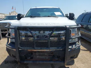 2019 Ford F-250 XL with VIN 1FT7W2BT0KEE85911, listed as a IAAI auction lot 42335375 with 278,138 mi miles and . Bid and sale history available at DreamBid. Image 12.