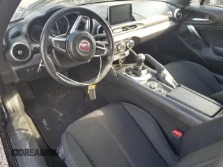 2017 FIAT 124 Spider Elaborazione Abarth z VIN JC1NFAEK0H0106560, wystawiony jako Copart lot #72044394 z przebiegiem Nie podano mil oraz Szkody całkowita. Historia ofert i sprzedaży dostępna na DreamBid. Obrazek 8.