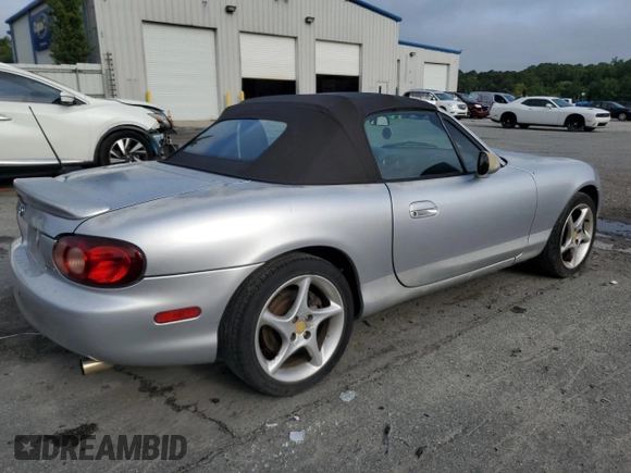 2003 Mazda MX-5 Miata Cloth z VIN JM1NB353630305964, wystawiony jako Copart lot #58517505 z przebiegiem 129 675 mil mil oraz Szkoda całkowita • Salvage title. Historia ofert i sprzedaży dostępna na DreamBid. Obrazek 3.