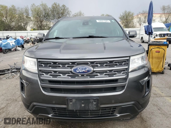 2018 Ford Explorer XLT z VIN 1FM5K7DH8JGA42798, wystawiony jako Copart lot #59027985 z przebiegiem 92 088 mil mil oraz Szkoda całkowita • Salvage title. Historia ofert i sprzedaży dostępna na DreamBid. Obrazek 5.