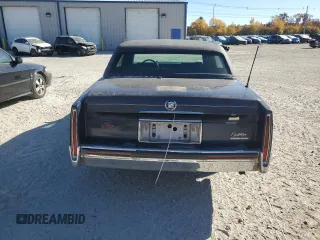 1992 Cadillac Fleetwood z VIN 1G6CB53B4N4301200, wystawiony jako Copart lot #71384554 z przebiegiem 115 430 mil mil oraz Tytuł czysty. Historia ofert i sprzedaży dostępna na DreamBid. Obrazek 6.