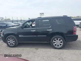 2014 GMC Yukon Denali z VIN 1GKS1EEFXER113493, wystawiony jako IAAI lot #41742662 z przebiegiem 150 382 mil mil oraz . Historia ofert i sprzedaży dostępna na DreamBid. Obrazek 14.