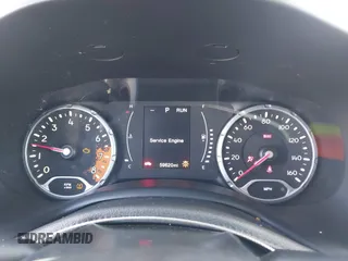 2017 Jeep Renegade Latitude z VIN ZACCJBBB6HPG55080, wystawiony jako IAAI lot #42179742 z przebiegiem 59 620 mil mil oraz . Historia ofert i sprzedaży dostępna na DreamBid. Obrazek 7.