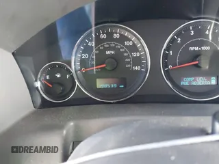 2007 Jeep Commander Sport z VIN 1J8HH48K47C699904, wystawiony jako IAAI lot #42509665 z przebiegiem 198 539 mil mil oraz . Historia ofert i sprzedaży dostępna na DreamBid. Obrazek 7.