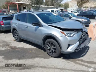 2018 Toyota RAV4 Hybrid SE z VIN JTMJJREV2JD254393, wystawiony jako IAAI lot #41916272 z przebiegiem 181 457 mil mil oraz . Historia ofert i sprzedaży dostępna na DreamBid. Obrazek 1.