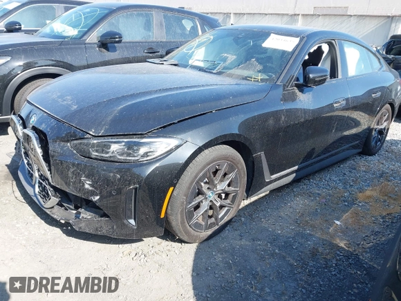 2023 BMW i4 eDrive40 z VIN WBY73AW03PFR16924, wystawiony jako IAAI lot #42034635 z przebiegiem 15 136 mil mil oraz . Historia ofert i sprzedaży dostępna na DreamBid. Obrazek 2.