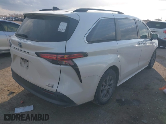 2021 Toyota Sienna XLE with VIN 5TDYRKEC9MS005997, listed as a IAAI auction lot 41506504 with 89,695 mi miles. Bid and sale history available at carsss.com. Image 4.