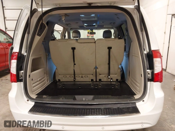 2016 Chrysler Town & Country Touring-L with VIN 2C4RC1CG3GR284527, listed as a IAAI auction lot 41898213 with 198,148 mi miles. Bid and sale history available at carsss.com. Image 20.