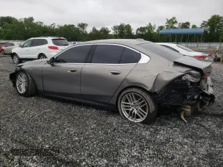 2024 BMW 5 Series 530i xDrive z VIN WBA53FJ09RCS08708, wystawiony jako Copart lot #58371385 z przebiegiem 23 265 mil mil oraz Szkoda całkowita • Salvage title. Historia ofert i sprzedaży dostępna na DreamBid. Obrazek 2.