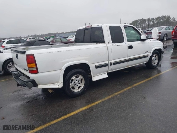2000 Chevrolet Silverado 1500 LS with VIN 2GCEC19V5Y1274280, listed as a IAAI auction lot 41556445 with 215,935 mi miles. Bid and sale history available at carsss.com. Image 4.