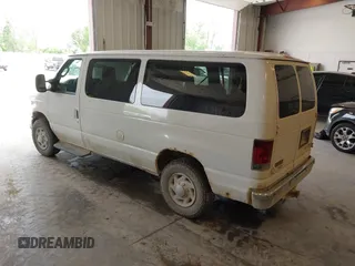 2010 Ford Econoline Passenger XL z VIN 1FBNE3BLXADA34381, wystawiony jako IAAI lot #42360257 z przebiegiem 211 639 mil mil oraz . Historia ofert i sprzedaży dostępna na DreamBid. Obrazek 3.