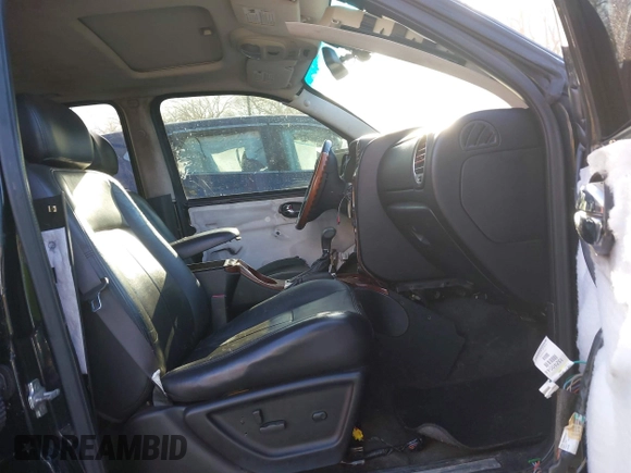 2006 GMC Envoy Denali with VIN 1GKET63M962355586, listed as a IAAI auction lot 41881023 with 235,506 mi miles. Bid and sale history available at carsss.com. Image 5.