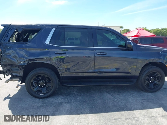 2022 Chevrolet Tahoe Commercial z VIN 1GNSCLED5NR336184, wystawiony jako IAAI lot #41729180 z przebiegiem 14 951 mil mil oraz . Historia ofert i sprzedaży dostępna na DreamBid. Obrazek 6.