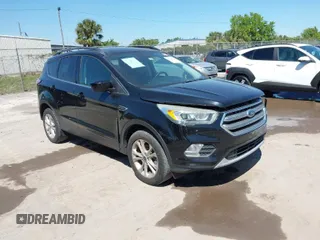 2017 Ford Escape SE z VIN 1FMCU0GD9HUC38195, wystawiony jako IAAI lot #41812511 z przebiegiem 93 324 mil mil oraz . Historia ofert i sprzedaży dostępna na DreamBid. Obrazek 1.