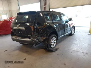 2011 Toyota Highlander z VIN 5TDBK3EH5BS072184, wystawiony jako IAAI lot #41549319 z przebiegiem 133 428 mil mil oraz . Historia ofert i sprzedaży dostępna na DreamBid. Obrazek 4.