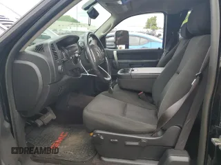 2012 GMC Sierra 2500HD SLE z VIN 1GT220CG3CZ241577, wystawiony jako Copart lot #58050175 z przebiegiem 166 821 mil mil oraz Szkoda całkowita • Salvage title. Historia ofert i sprzedaży dostępna na DreamBid. Obrazek 7.