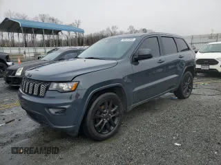 2017 Jeep Grand Cherokee Laredo with VIN 1C4RJEAG4HC773920, listed as a Copart auction lot 45137365 with 124,011 mi miles and Salvage Title. Bid and sale history available at carsss.com. Image 1.