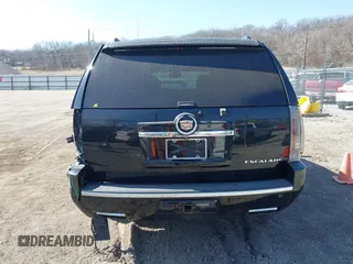 2014 Cadillac Escalade ESV Premium z VIN 1GYS4JEF7ER143539, wystawiony jako IAAI lot #41802142 z przebiegiem 174 584 mil mil oraz . Historia ofert i sprzedaży dostępna na DreamBid. Obrazek 16.