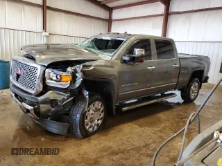 2017 GMC Sierra 2500HD Denali z VIN 1GT12UEG9HF217762, wystawiony jako Copart lot #52340815 z przebiegiem 115 005 mil mil oraz Szkoda całkowita • Salvage title. Historia ofert i sprzedaży dostępna na DreamBid. Obrazek 1.