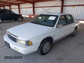 1994 Chrysler LeBaron z VIN 1C3AA3638RF322789, wystawiony jako IAAI lot #41654157 z przebiegiem 53 084 mil mil oraz . Historia ofert i sprzedaży dostępna na DreamBid. Obrazek 2.
