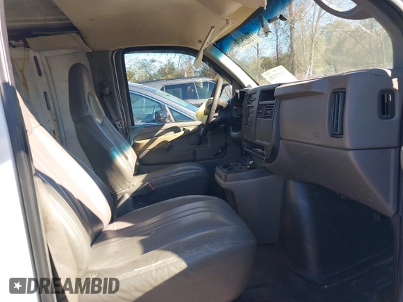 2007 Chevrolet Express Cargo z VIN 1GCFG15X171172320, wystawiony jako IAAI lot #41072238 z przebiegiem 300 000 mil mil oraz . Historia ofert i sprzedaży dostępna na DreamBid. Obrazek 5.