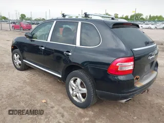 2005 Porsche Cayenne S z VIN WP1AB29PX5LA65808, wystawiony jako IAAI lot #42397267 z przebiegiem 238 084 mil mil oraz . Historia ofert i sprzedaży dostępna na DreamBid. Obrazek 3.