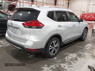 2017 Nissan Rogue SL z VIN 5N1AT2MT8HC784235, wystawiony jako IAAI lot #41549854 z przebiegiem 49 000 mil mil oraz . Historia ofert i sprzedaży dostępna na DreamBid. Obrazek 4.
