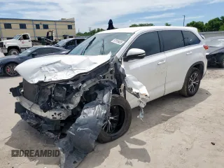 2018 Toyota Highlander LE z VIN 5TDZARFH2JS038835, wystawiony jako Copart lot #57918435 z przebiegiem 100 027 mil mil oraz Szkoda całkowita • Salvage title. Historia ofert i sprzedaży dostępna na DreamBid. Obrazek 1.