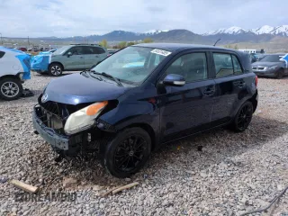 2008 Scion xD z VIN JTKKU10438J015094, wystawiony jako Copart lot #54531485 z przebiegiem 114 562 mil mil oraz Szkody całkowita. Historia ofert i sprzedaży dostępna na DreamBid. Obrazek 1.