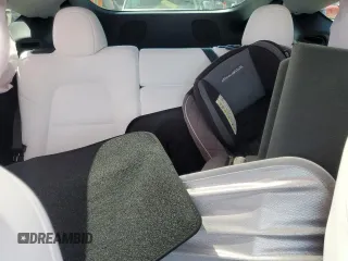 2024 Tesla Model Y Long Range z VIN 7SAYGDEE9RA255805, wystawiony jako Copart lot #50836555 z przebiegiem Nie podano mil oraz Szkoda całkowita • Salvage title. Historia ofert i sprzedaży dostępna na DreamBid. Obrazek 10.