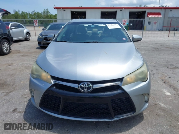 2015 Toyota Camry XLE z VIN 4T1BF1FK5FU970543, wystawiony jako IAAI lot #42373776 z przebiegiem 119 090 mil mil oraz . Historia ofert i sprzedaży dostępna na DreamBid. Obrazek 12.