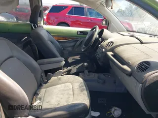 2000 Volkswagen Beetle GLX с VIN 3VWDD21C9YM430092, выставлен на аукционе IAAI как лот 40222232 с пробегом Не указан миль и . История ставок и продаж доступна на DreamBid. Изображение 5.