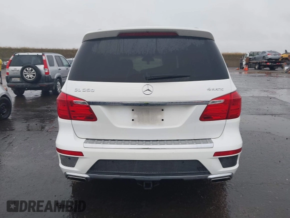 2014 Mercedes-Benz GL-Class GL 550 with VIN 4JGDF7DEXEA328392, listed as a IAAI auction lot 41187269 with 1 mi miles. Bid and sale history available at carsss.com. Image 16.