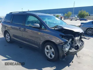 2016 Toyota Sienna LE AAS z VIN 5TDKK3DC3GS759709, wystawiony jako IAAI lot #42374590 z przebiegiem 78 300 mil mil oraz . Historia ofert i sprzedaży dostępna na DreamBid. Obrazek 1.