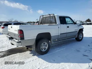 2000 Dodge Ram 2500 with VIN 1B7KF23W4YJ137421, listed as a Copart auction lot 44046975 with 136,850 mi miles and Salvage Title. Bid and sale history available at carsss.com. Image 3.