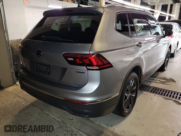 2023 Volkswagen Tiguan SE z VIN 3VV2B7AX8PM058650, wystawiony jako IAAI lot #42801702 z przebiegiem 39 472 mil mil oraz . Historia ofert i sprzedaży dostępna na DreamBid. Obrazek 19.