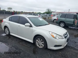 2010 Subaru Legacy Premium All-Weather Anniversary z VIN 4S3BMBG64A3242633, wystawiony jako IAAI lot #42329841 z przebiegiem 230 738 mil mil oraz . Historia ofert i sprzedaży dostępna na DreamBid. Obrazek 1.